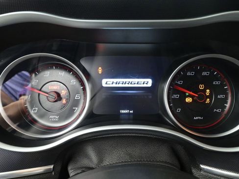 Used 2017 Dodge Charger SXT AWD/4WD image 32