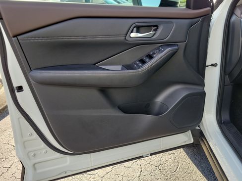 Used 2023 Nissan Rogue SV w/ SV Premium B Package FWD image 17
