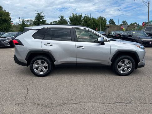 Used 2025 Toyota RAV4 XLE AWD/4WD image 9