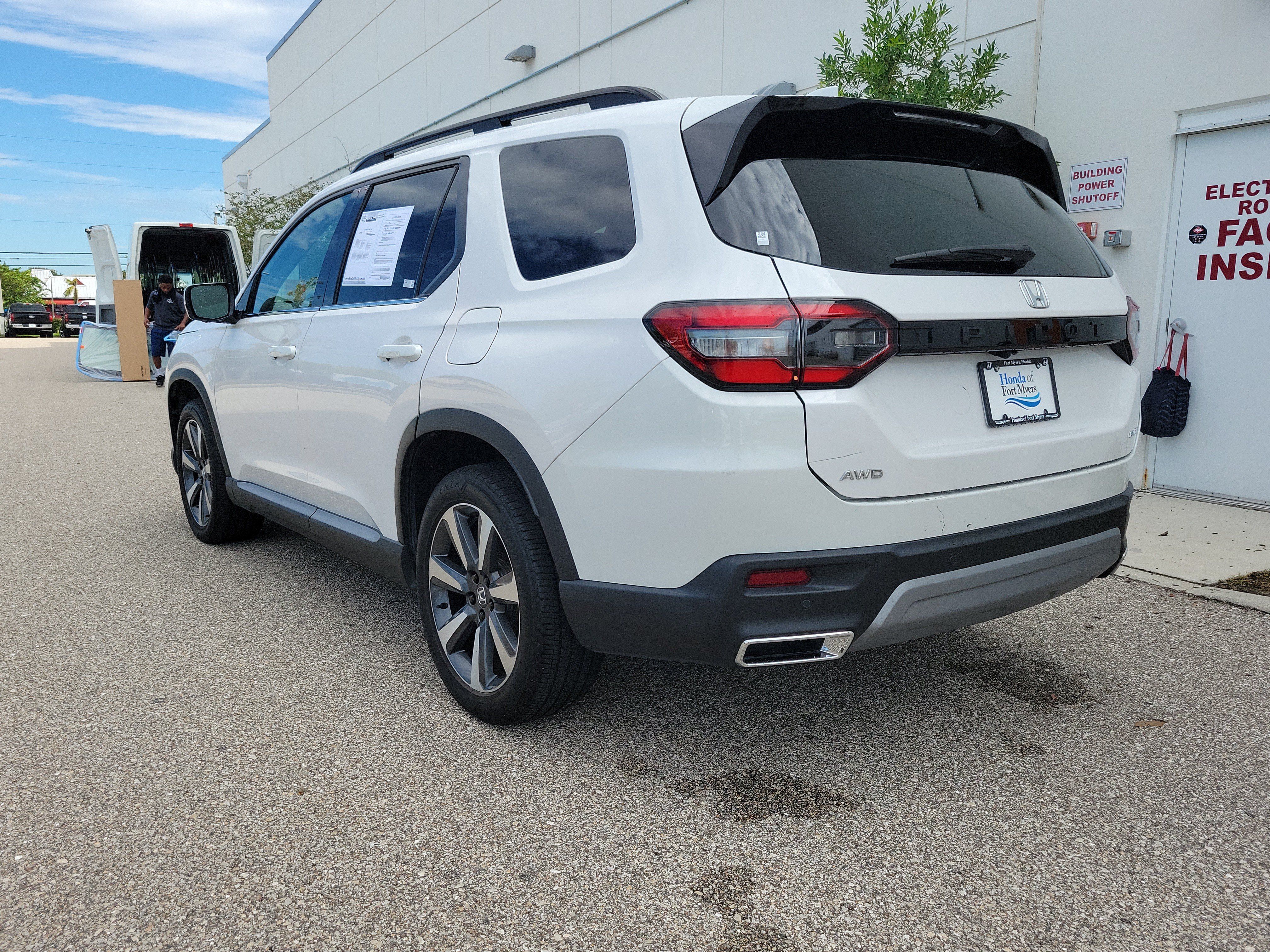 Used 2024 Honda Pilot Elite image 4