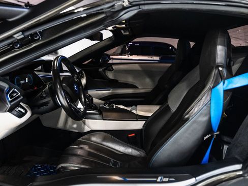 Used 2019 BMW i8 Roadster image 13