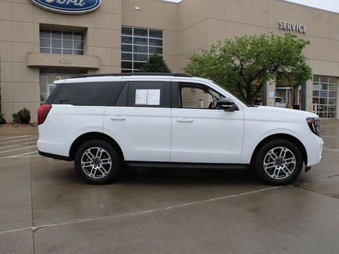 Used 2025 Ford Expedition Active AWD/4WD image 7