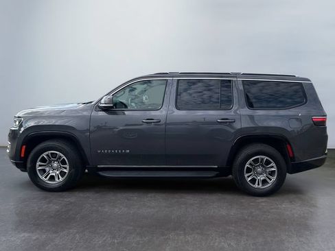 Used 2023 Jeep Wagoneer 4WD image 2