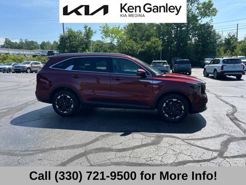 Certified 2024 Kia Sorento S w/ Panoramic Sunroof Package FWD image 5