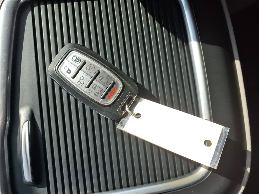 Used 2023 Chrysler Pacifica Touring-L FWD image 15