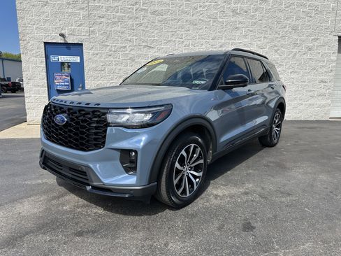 Certified 2025 Ford Explorer ST-Line AWD/4WD image 1