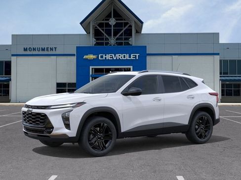 New 2026 Chevrolet Trax ACTIV w/ Sunroof Package FWD image 2