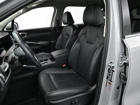 Used 2025 Kia Sorento S FWD image 12