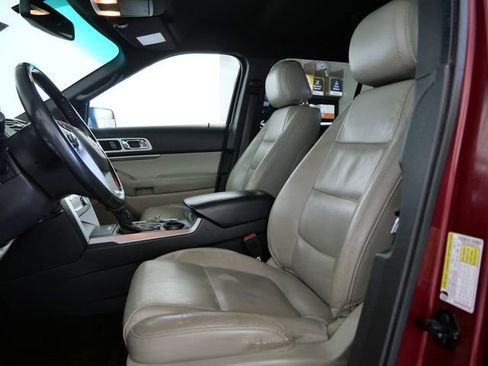 Used 2013 Ford Explorer XLT image 17