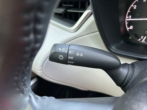 Used 2025 Toyota Corolla Cross LE FWD image 22