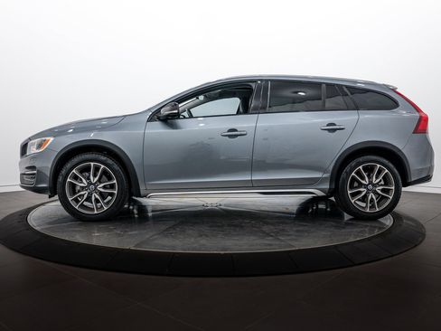 Used 2017 Volvo V60 T5 Cross Country Platinum AWD/4WD image 6