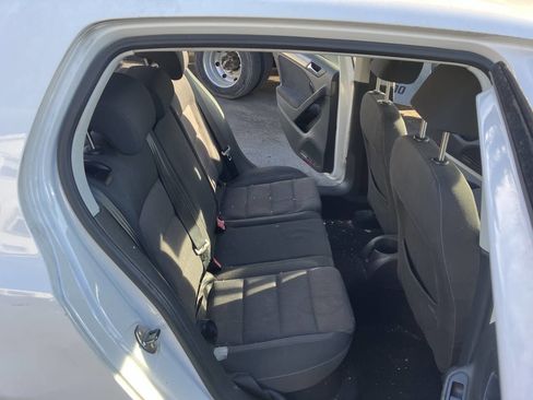 Used 2010 Volkswagen Golf 4-Door image 27