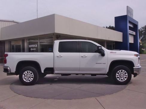 Used 2023 Chevrolet Silverado 2500 LT w/ Convenience Package AWD/4WD image 12