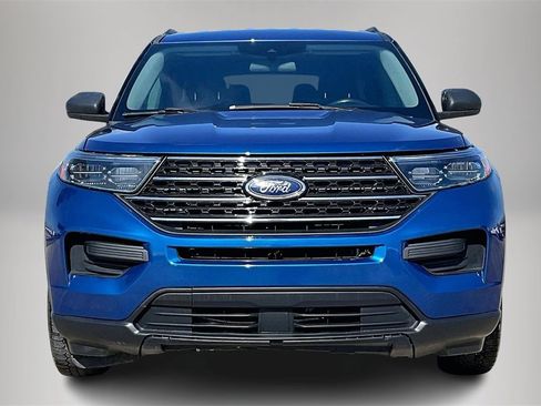 Used 2021 Ford Explorer XLT image 3
