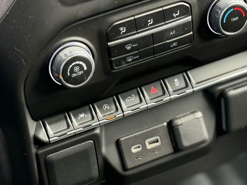 Used 2023 Chevrolet Silverado 1500 Custom image 26