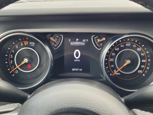 Used 2023 Jeep Gladiator Sport AWD/4WD image 18