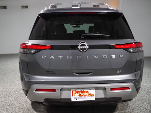 Used 2023 Nissan Pathfinder SL FWD image 8