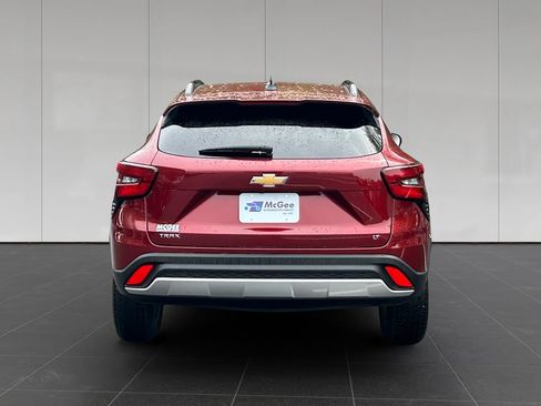Used 2025 Chevrolet Trax LT FWD image 4