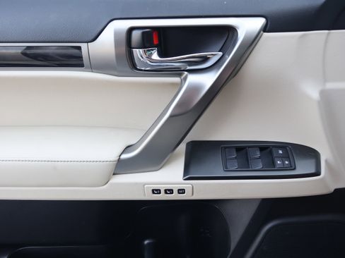 Used 2023 Lexus GX 460 Premium w/ Accessory Package AWD/4WD image 12