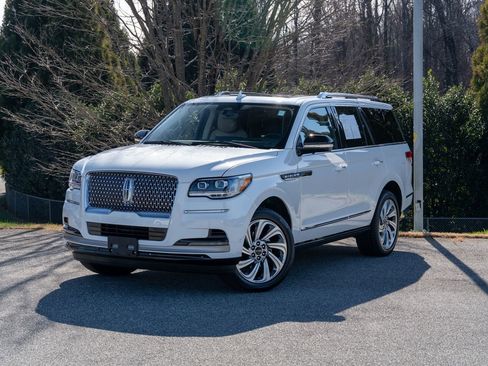 Used 2024 Lincoln Navigator Reserve image 1