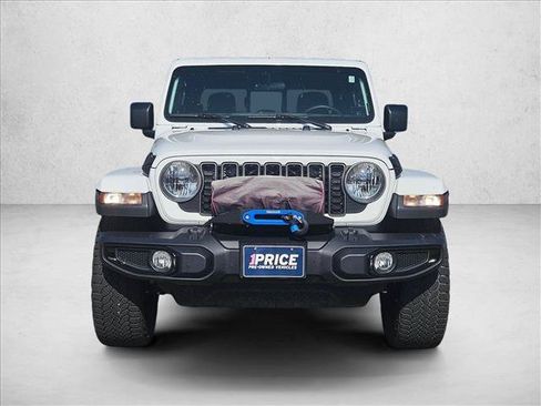 Used 2025 Jeep Gladiator Sport AWD/4WD image 2