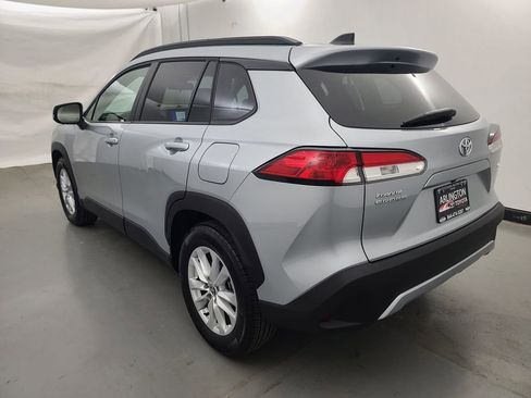 Used 2025 Toyota Corolla Cross LE image 6