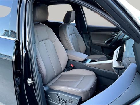 Used 2025 Audi Q5 Premium w/ Convenience Package AWD/4WD image 9