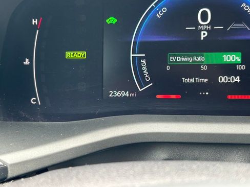 Used 2025 Toyota Camry SE image 35