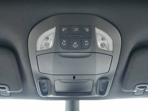 Used 2025 Chrysler Pacifica Limited FWD image 36