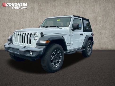 Used 2019 Jeep Wrangler Sport AWD/4WD image 3