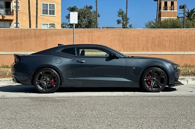 Used 2019 Chevrolet Camaro SS RWD image 3