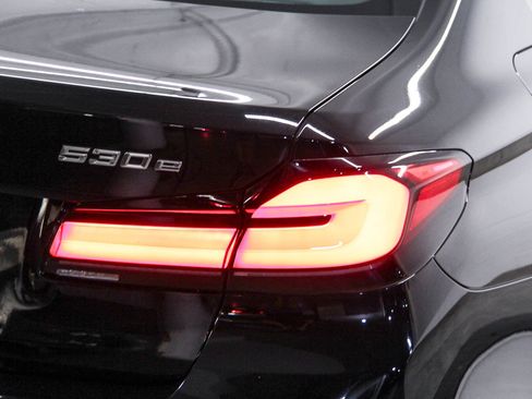 Certified 2023 BMW 530e w/ Convenience Package image 7