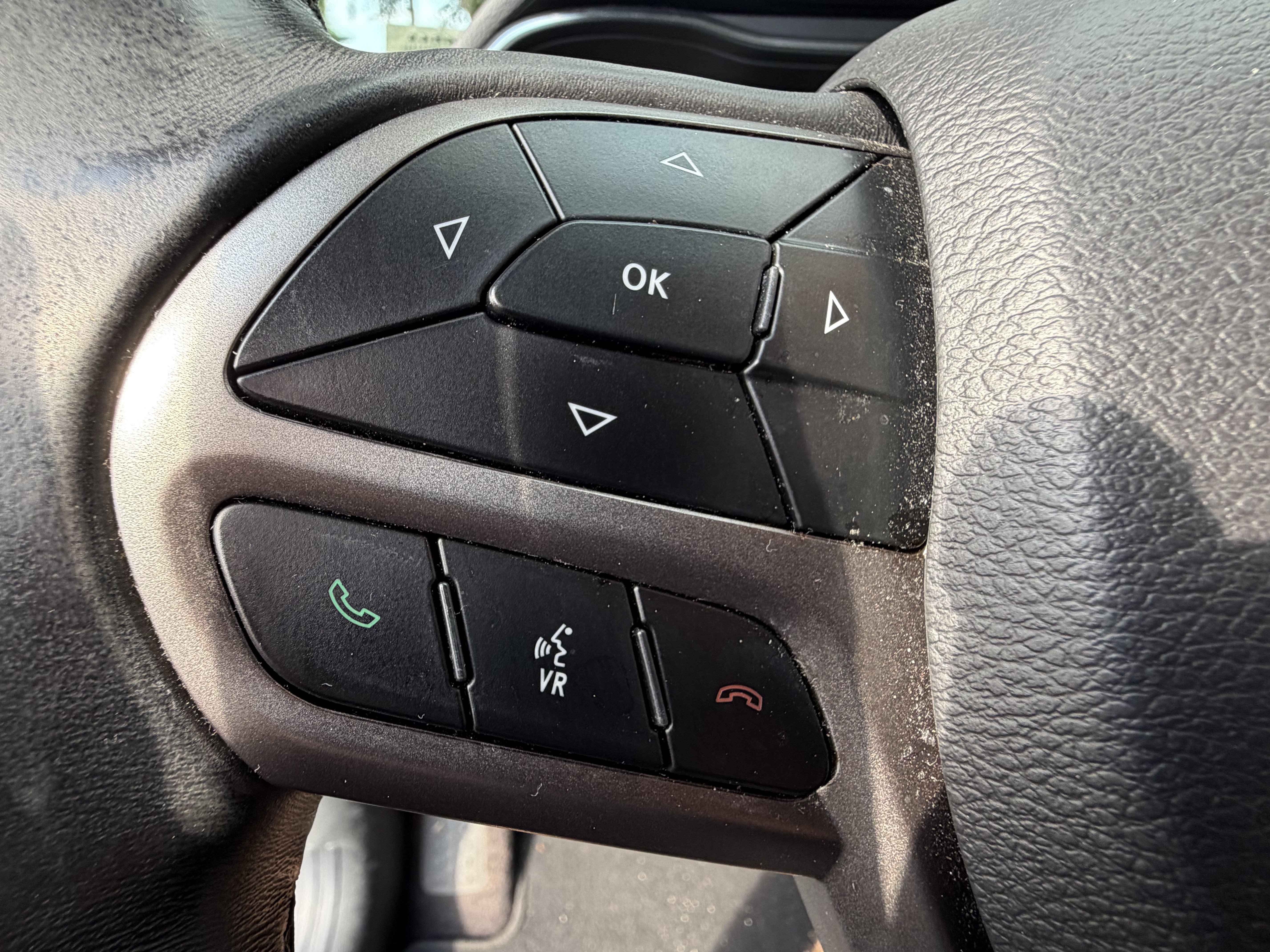 Used 2019 Jeep Cherokee Latitude Plus FWD image 19