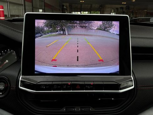 Used 2025 Jeep Compass Trailhawk image 32