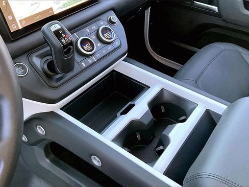 Used 2025 Land Rover Defender 110 S image 16