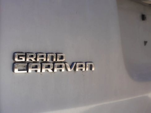 Used 2013 Dodge Grand Caravan SXT w/ UConnect Hands-Free Group image 4