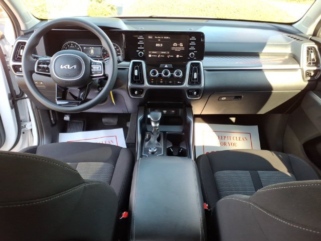 Used 2023 Kia Sorento LX FWD image 8