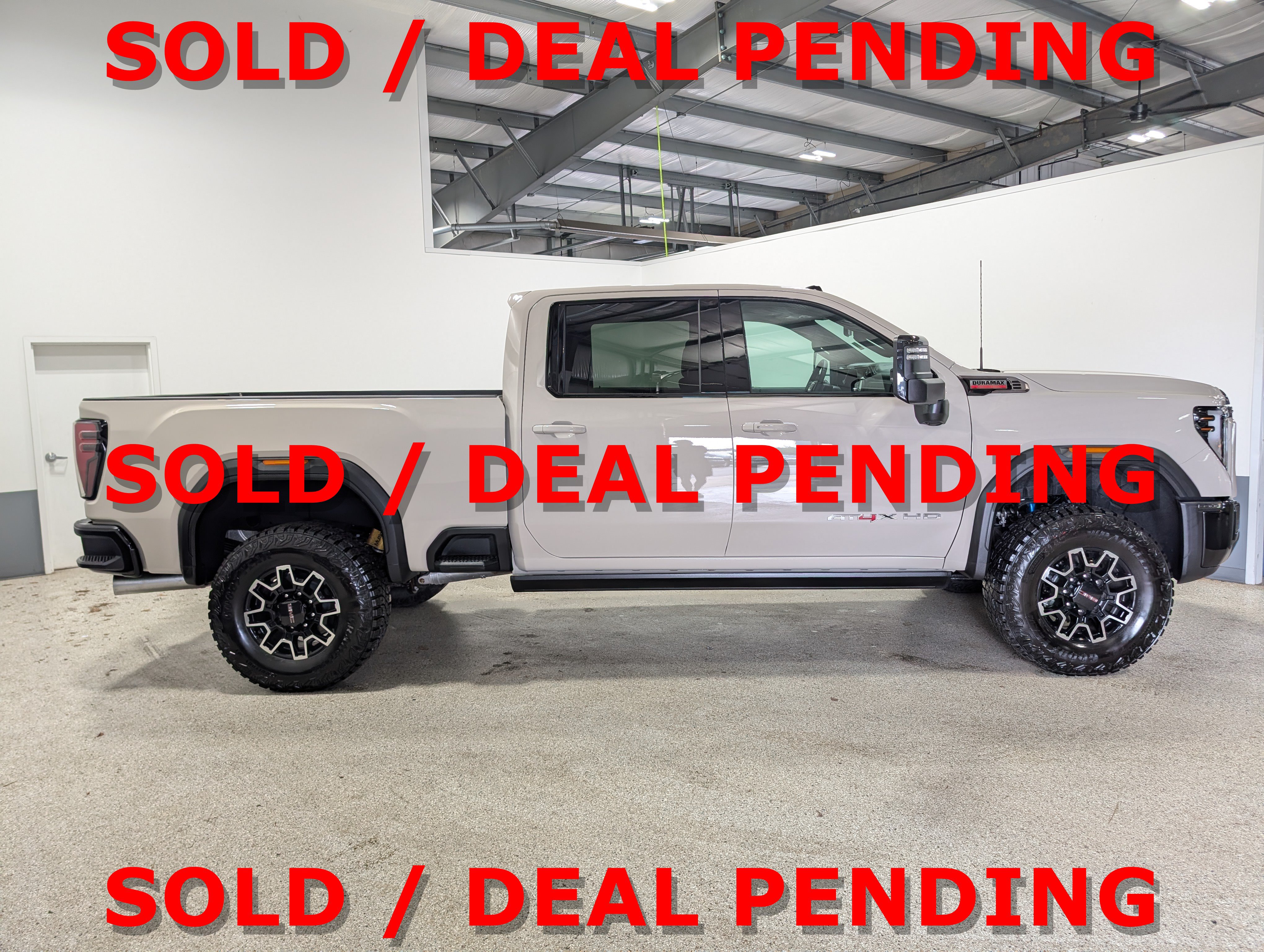 Used 2026 GMC Sierra 2500 AT4X AWD/4WD image 2