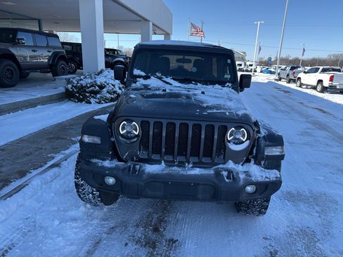 Used 2018 Jeep Wrangler Unlimited Sport S image 2