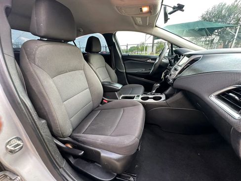 Used 2018 Chevrolet Cruze LS image 23