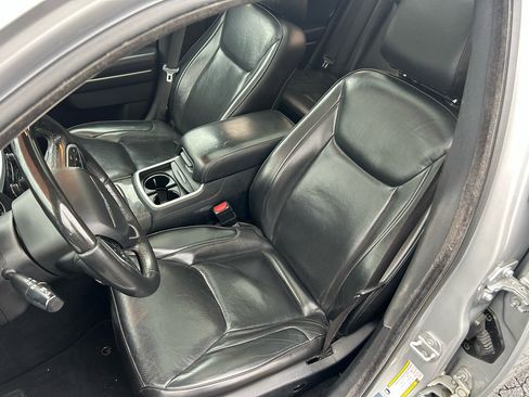 Used 2020 Chrysler 300 Limited image 6