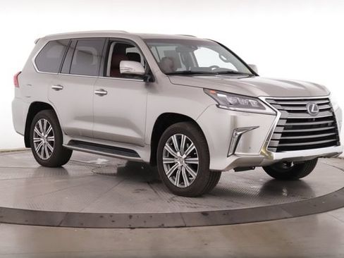 Used 2017 Lexus LX 570 4WD image 2