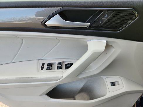 Certified 2022 Volkswagen Tiguan SE w/ Panoramic Sunroof Package image 17