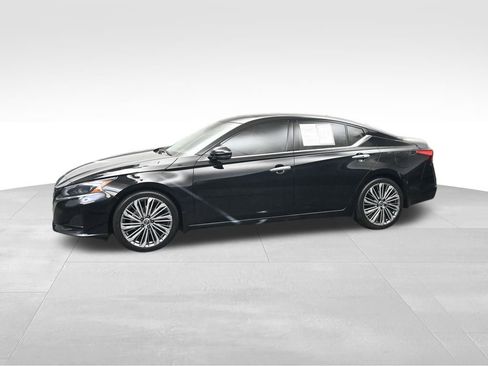 Used 2024 Nissan Altima 2.5 SL FWD image 2