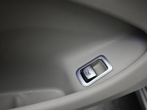 Used 2016 Mercedes-Benz S 550 4MATIC Sedan w/ Premium Package image 12
