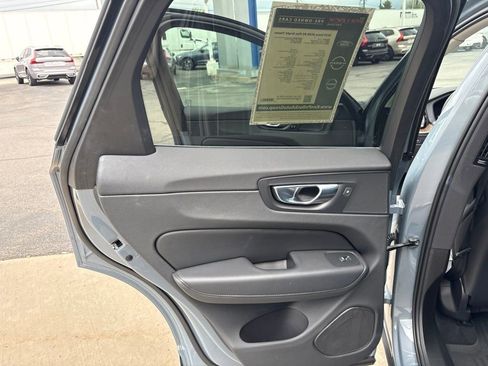 Certified 2023 Volvo XC60 B5 Plus AWD/4WD image 33