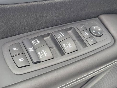 New 2026 Chrysler Pacifica Limited w/ S Appearance Package image 24