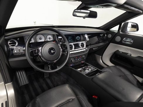 Used 2019 Rolls-Royce Dawn RWD image 6