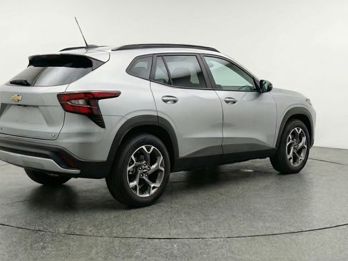 Used 2025 Chevrolet Trax LT image 9