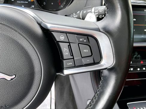 Used 2018 Jaguar F-PACE R-Sport image 12